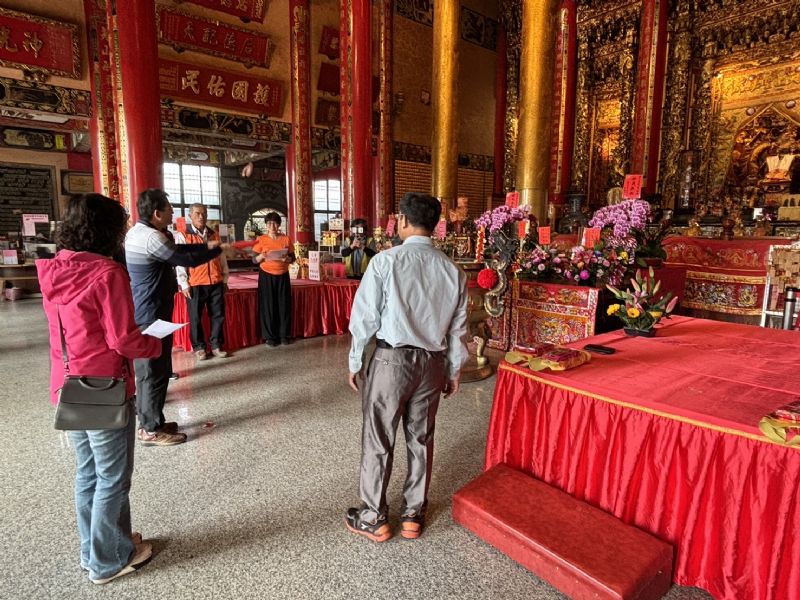 受推薦人由殷董事長各鄭筊六次